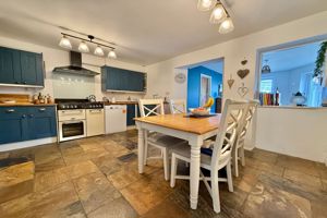 Kitchen/Breakfast Room- click for photo gallery